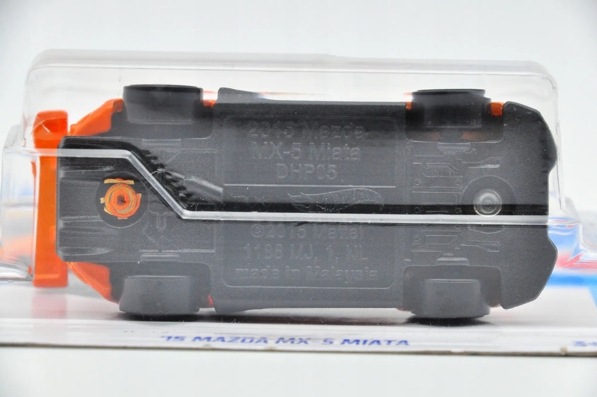 '15 MAZDA MX-5 MIATA, Hot Wheels 2024, Resoraki Die cast HTD22 Pomarań 1:64 – zdjęcie 4