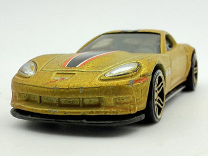 Corvette Z06 Hot Wheels Złoty 1:64 – zdjęcie 4
