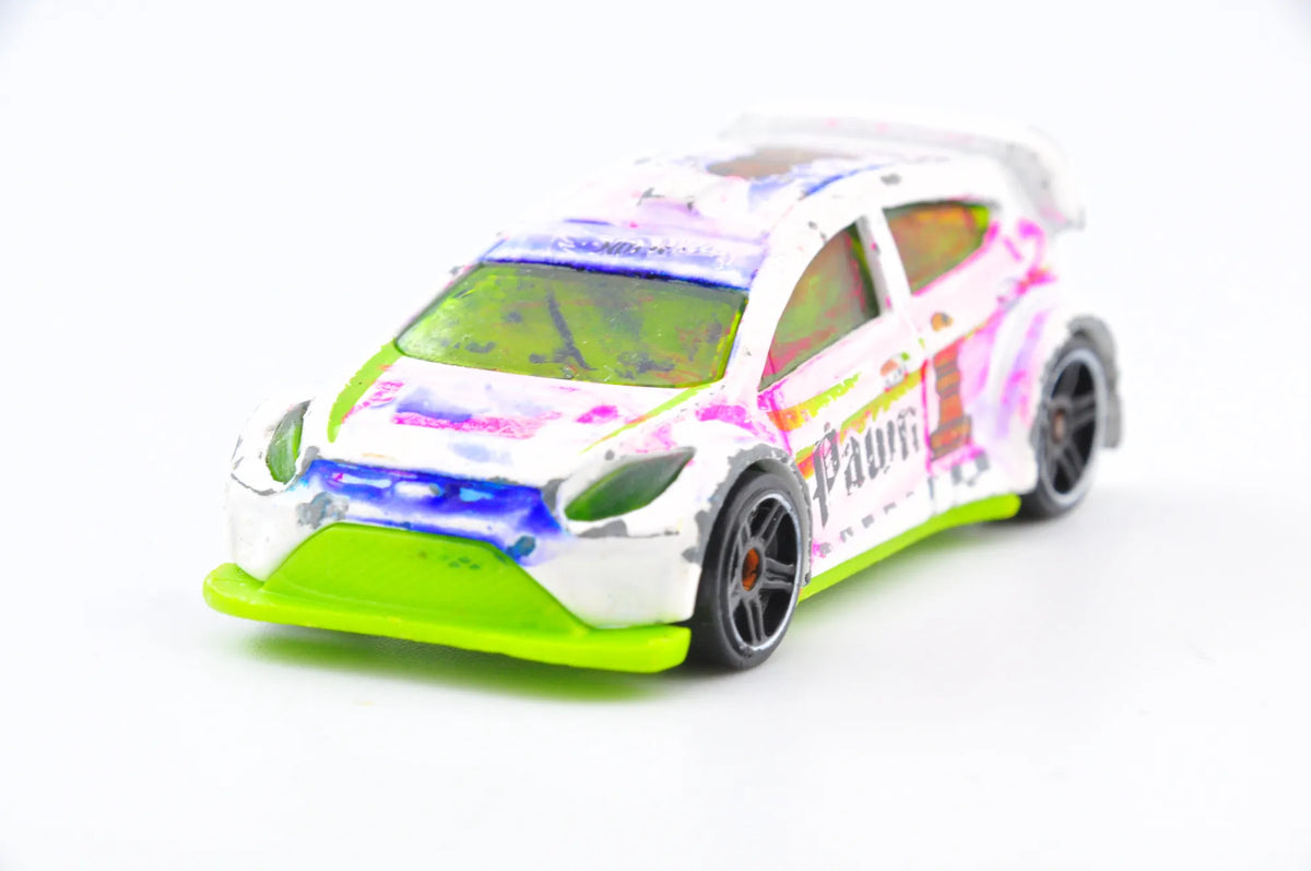 '12 Ford Fiesta, Hot Wheels 2011, Die cast, Resoraki, 1:64 – zdjęcie 4