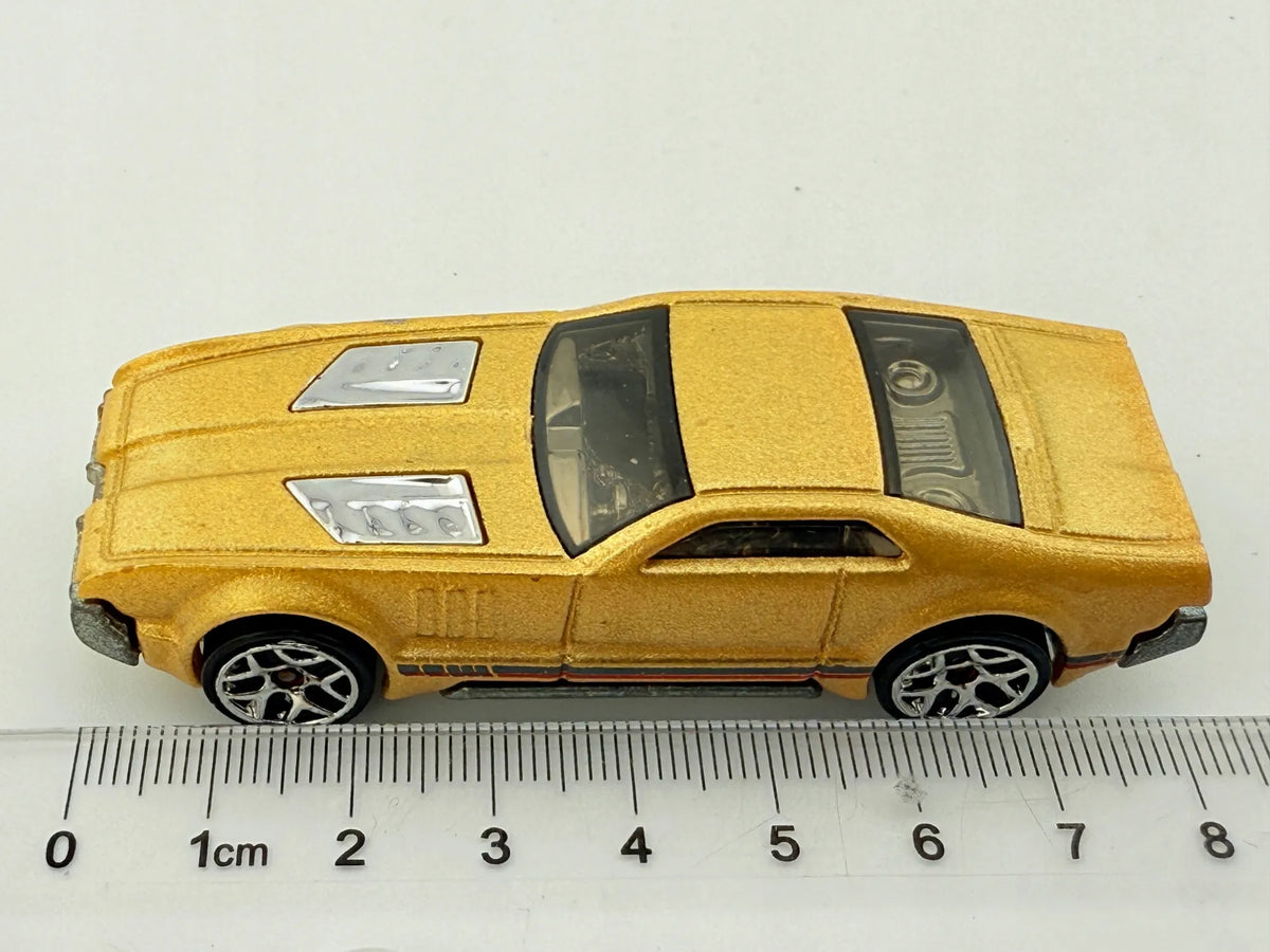 Country Club Muscle Hot Wheels Złoty 1:64 – zdjęcie 4