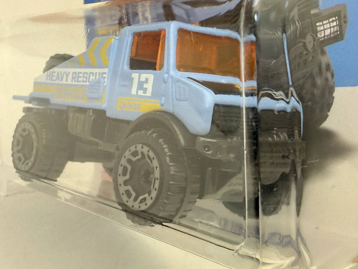 MERCEDES-BENZ UNIMOG 1300L HW Haulers Hot Wheels 2023 Niebieski 1:64 – zdjęcie 4