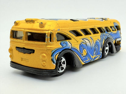 Surfin' School Bus Hot Wheels Żółty 1:64 – zdjęcie 4