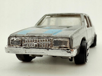 Europejski Sedan Klasy Średniej Z Lat 80. Dynawheels Zylmex Srebrny 1:64 – zdjęcie 4