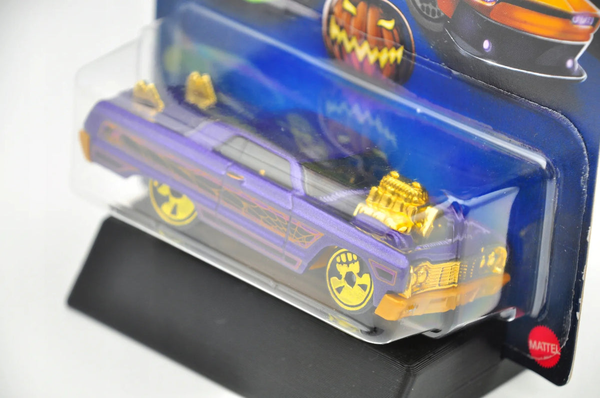 '64 Chevy Impala Halloween Hot Wheels 2023 Fioletowy 1:64 – zdjęcie 4