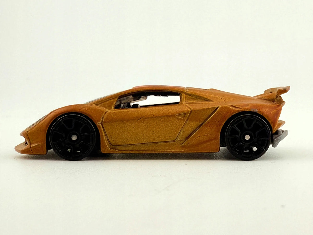 LAMBORGHINI SESTO ELEMENTO, Hot Wheels 2013, Resoraki, Die cast, Złoty 1:64 – zdjęcie 4