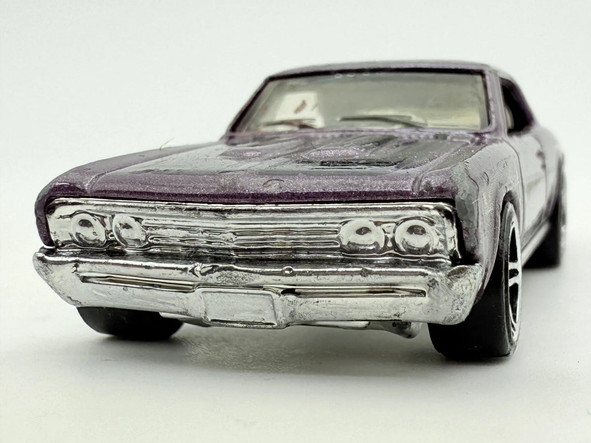67 Chevelle Hot Wheels Fioletowy 1:64 – zdjęcie 4