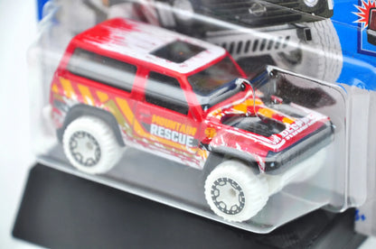 NISSAN PATROL CUSTOM Hot Wheels 2024 Czerwony 1:64 – zdjęcie 4