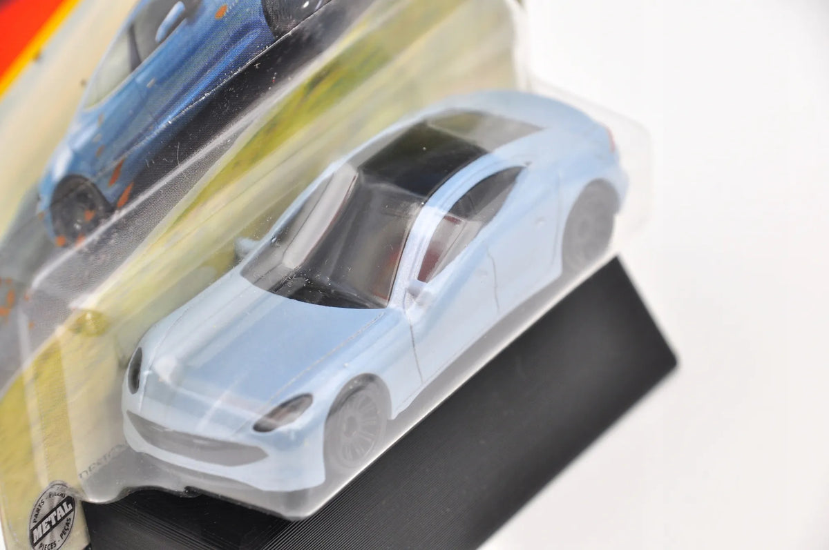 KARMA REVERO Matchbox 2024 Jasnoniebieski 1:64 – zdjęcie 4