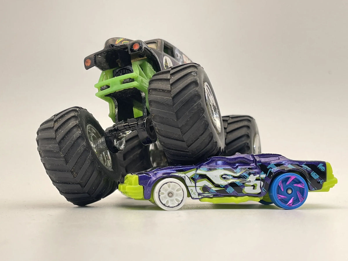 Grave Digger, Hot Wheels, Made in Indonesia, Resoraki, Die cast 1:64 – zdjęcie 4
