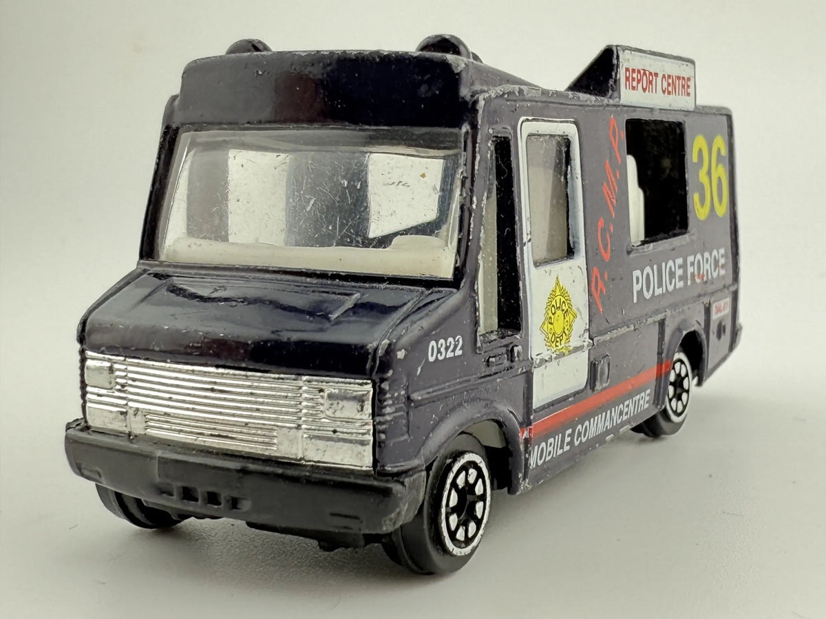 POLICE FORCE VAN Jak Mercedes 208 Kaczka, Die cast 07/10, 1:64, Resoraki – zdjęcie 3