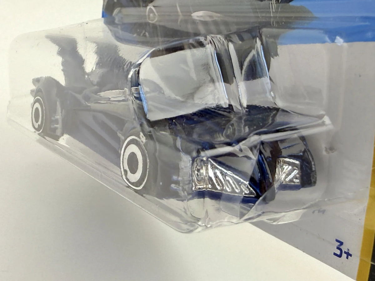 BATMAN & ROBIN BATMOBILE Mainline Hot Wheels 2024 Niebieski 1:64 – zdjęcie 4