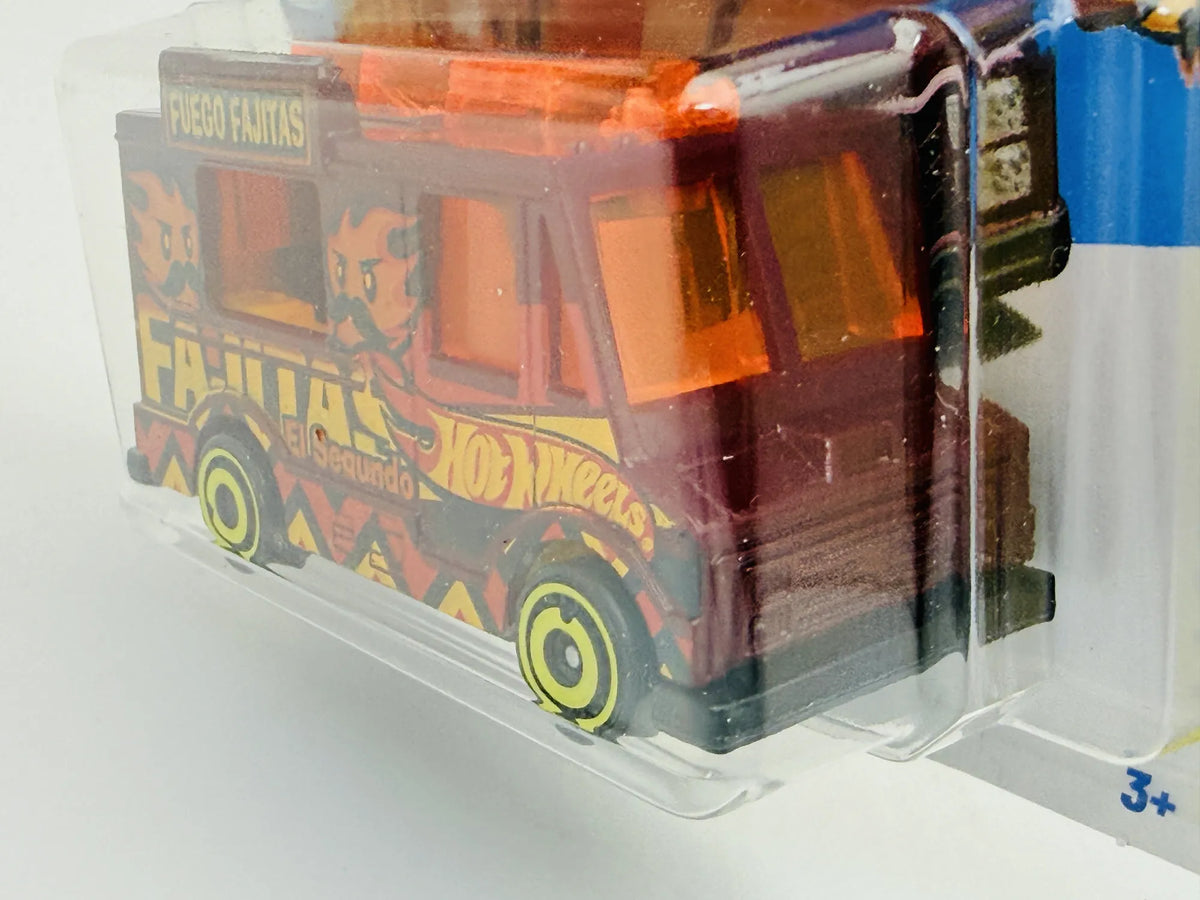 Quick Bite Hot Wheels 2025 Fast Foodie 1:64 Food Truck FUEGO FAJITAS – zdjęcie 4