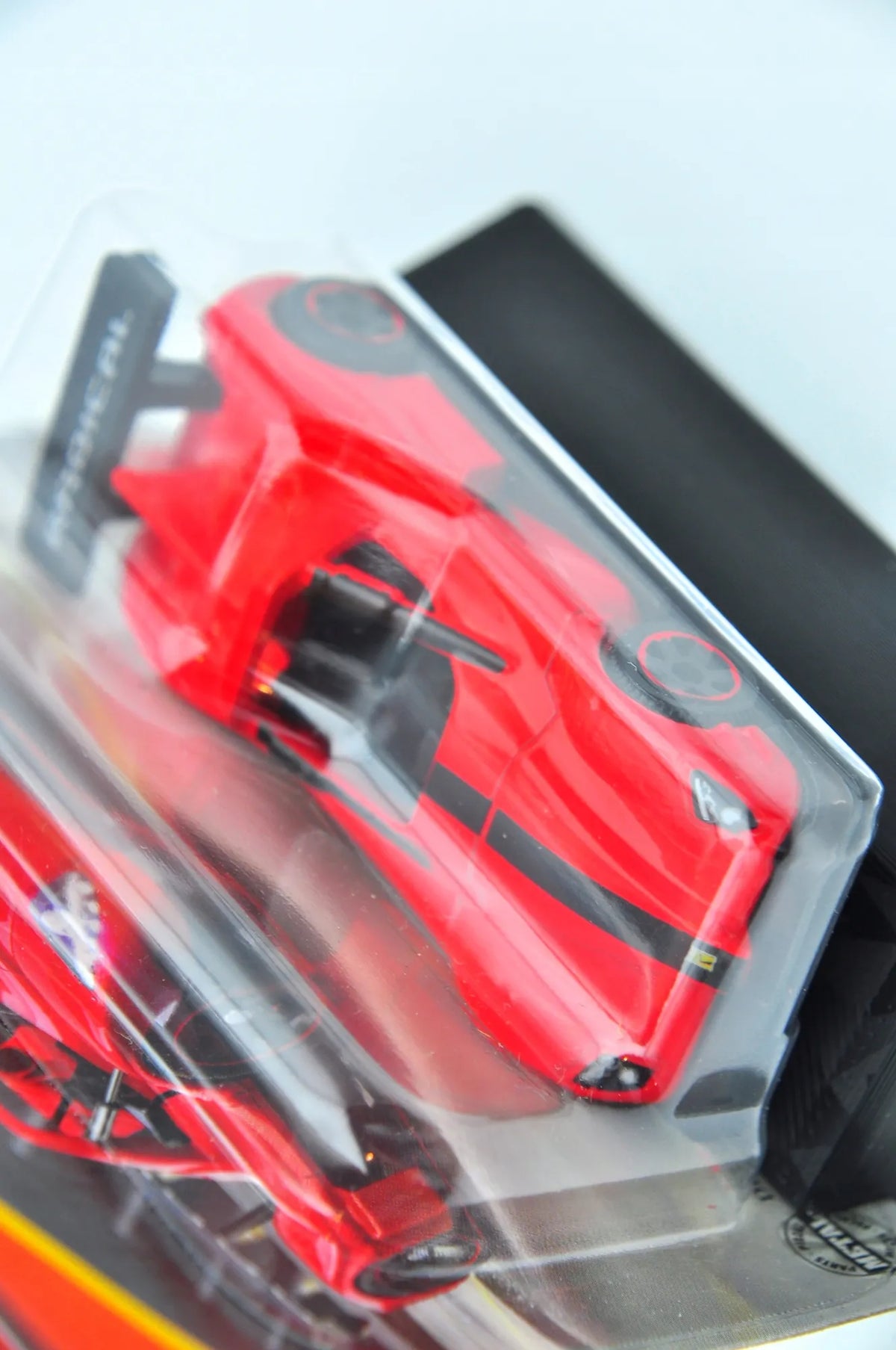RADICAL SR3 XXR Matchbox 2023 Czerwony 1:64 – zdjęcie 4