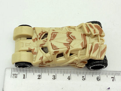 Batmobile Hot Wheels Beżowy 1:64 – zdjęcie 4