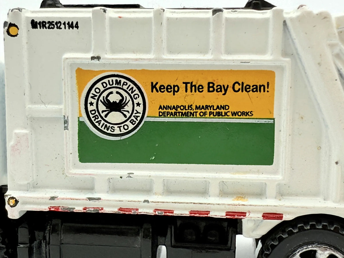 Garbage Truck Matchbox Biała 1:64 – zdjęcie 4