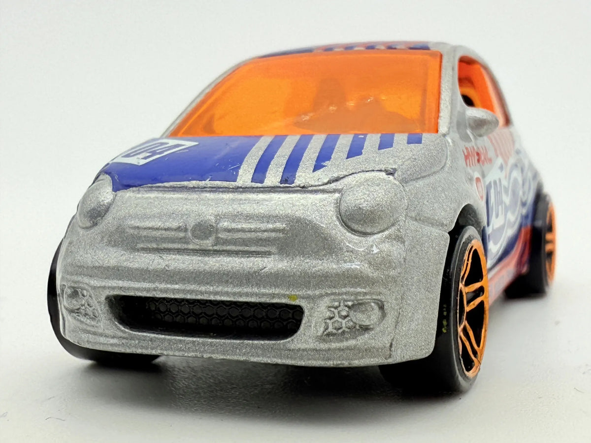 Fiat 500 Hot Wheels 2013 Srebrna 1:64 – zdjęcie 4