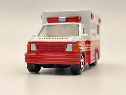 Ford F-Series Ambulance, Realtoy, Resoraki, Die cast 1:64 – zdjęcie 4