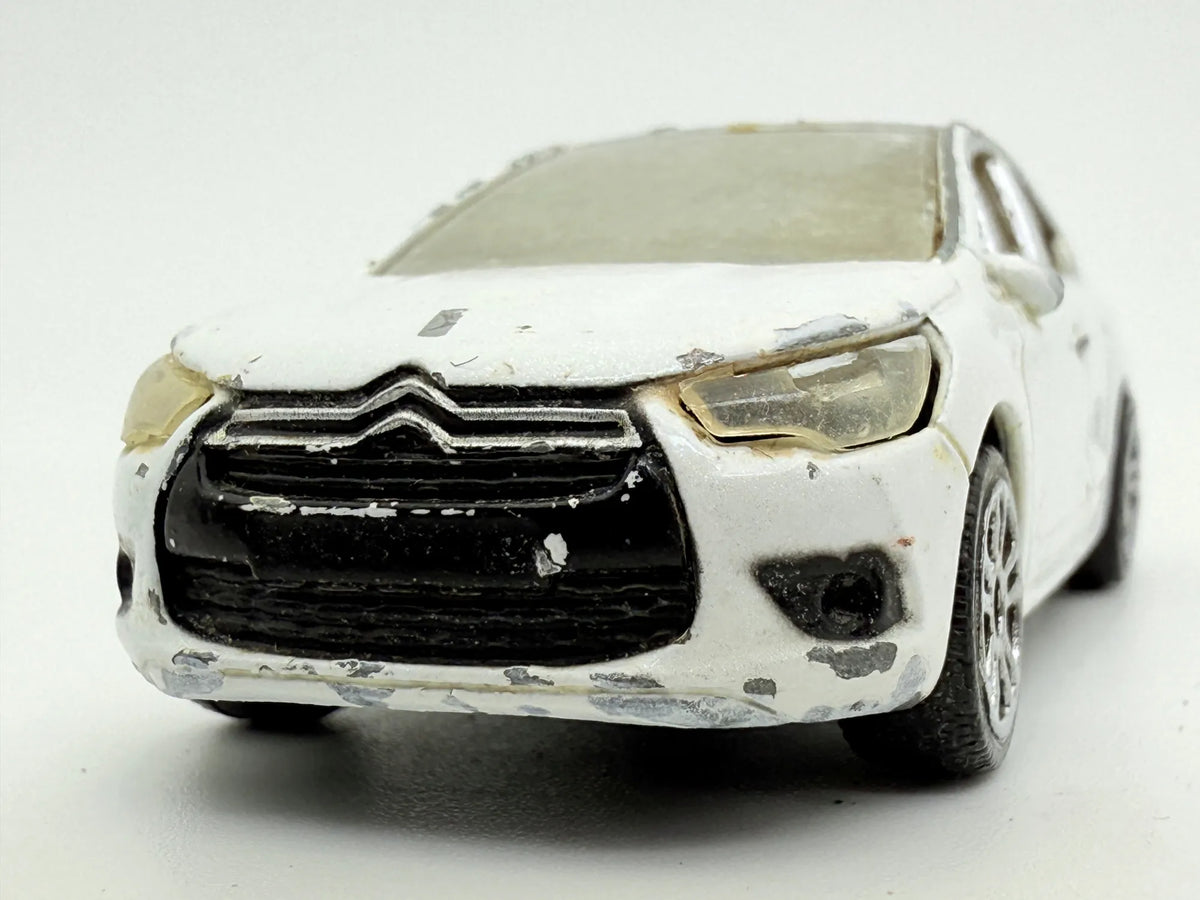Citroën Ds4 Majorette Biała 1:64 – zdjęcie 4