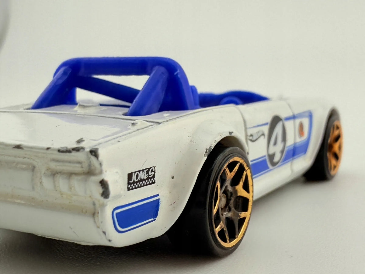 Triumph Tr6 Hot Wheels 2009 Biały 1:64 – zdjęcie 4