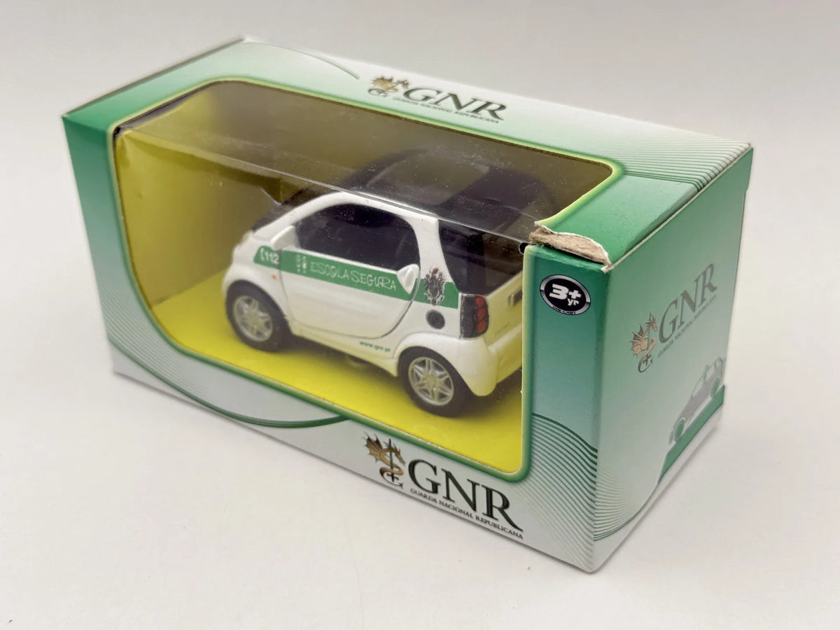 SMART FORTWO Maisto 2011 Biały 1:36 – zdjęcie 4