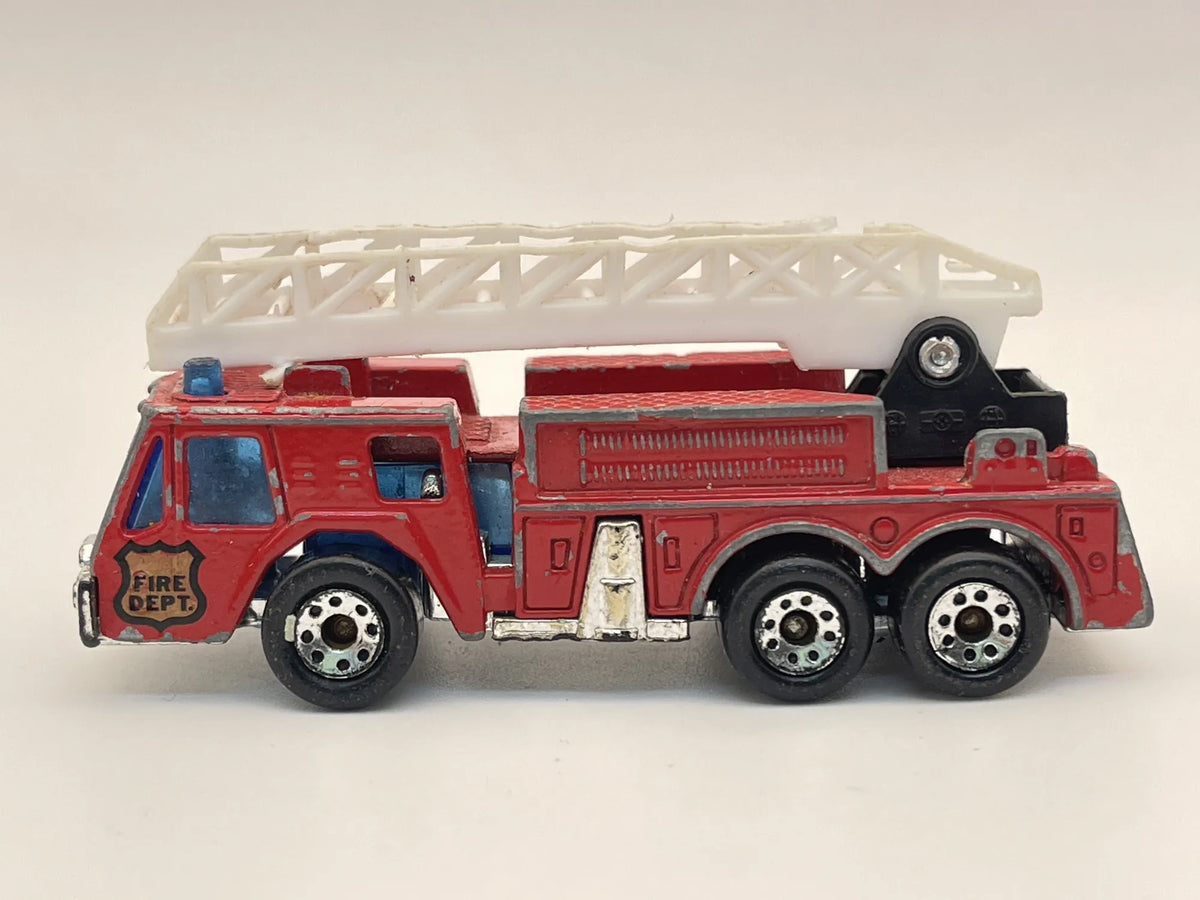 FIRE ENGINE, STRAŻ POŻARNA, Matchbox 1982, Die cast, Czerwony 1:64 Resoraki – zdjęcie 4