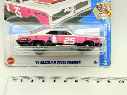 DODGE CHARGER Hot Wheels 2025 Biało-Różowa 1:64 – zdjęcie 4