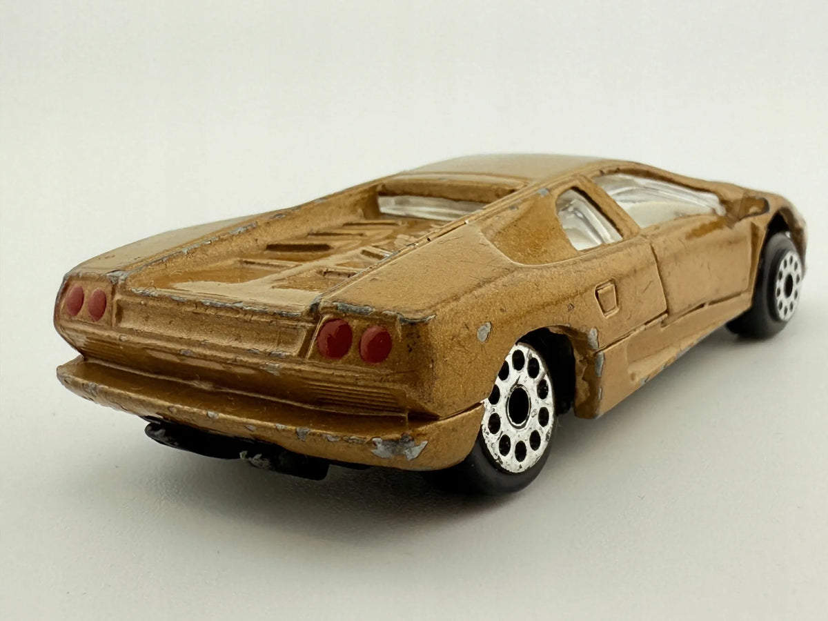 Ferrari F40 Maisto Złoty 1:64 – zdjęcie 4