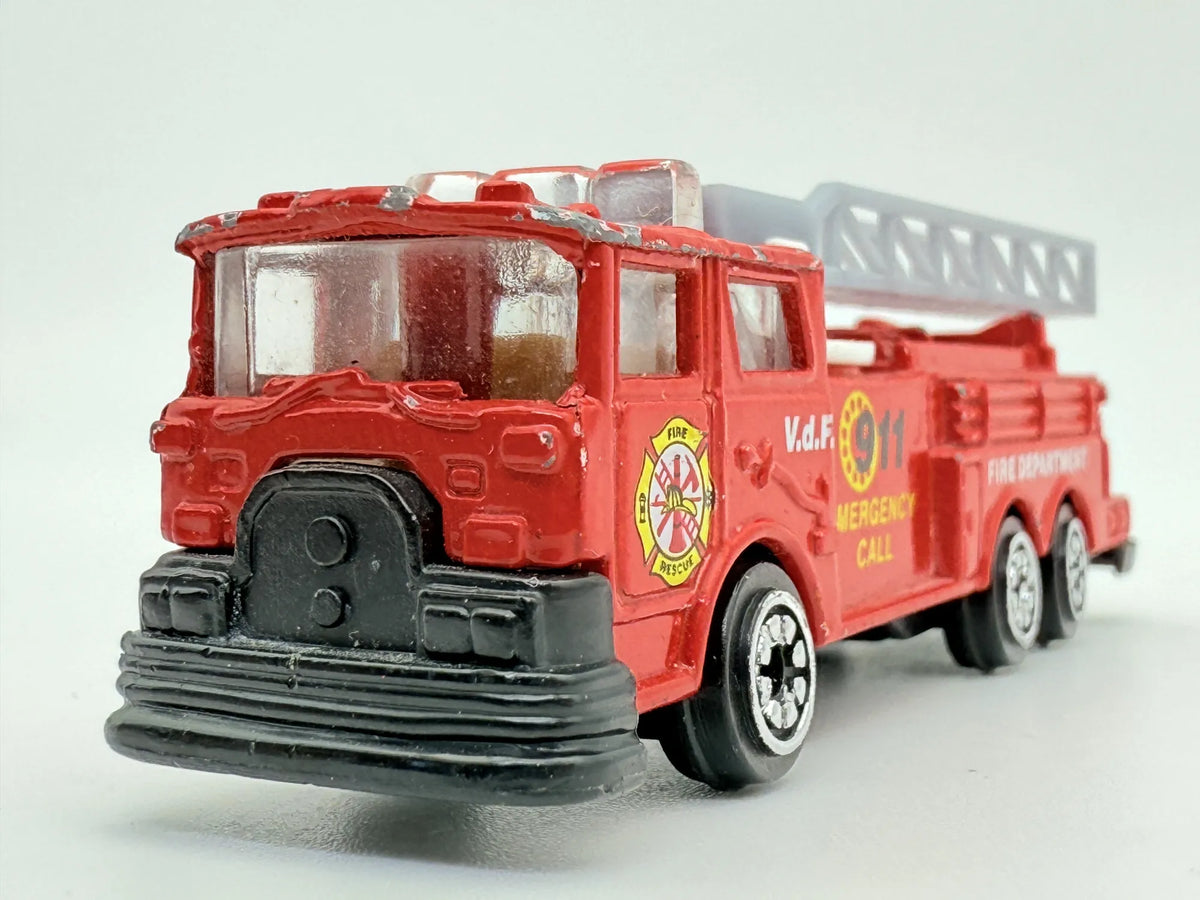 FIRE TRUCK, 911 Straż pożarna, Vintage Die cast 07/10, Czerwony, 1:64 – zdjęcie 4