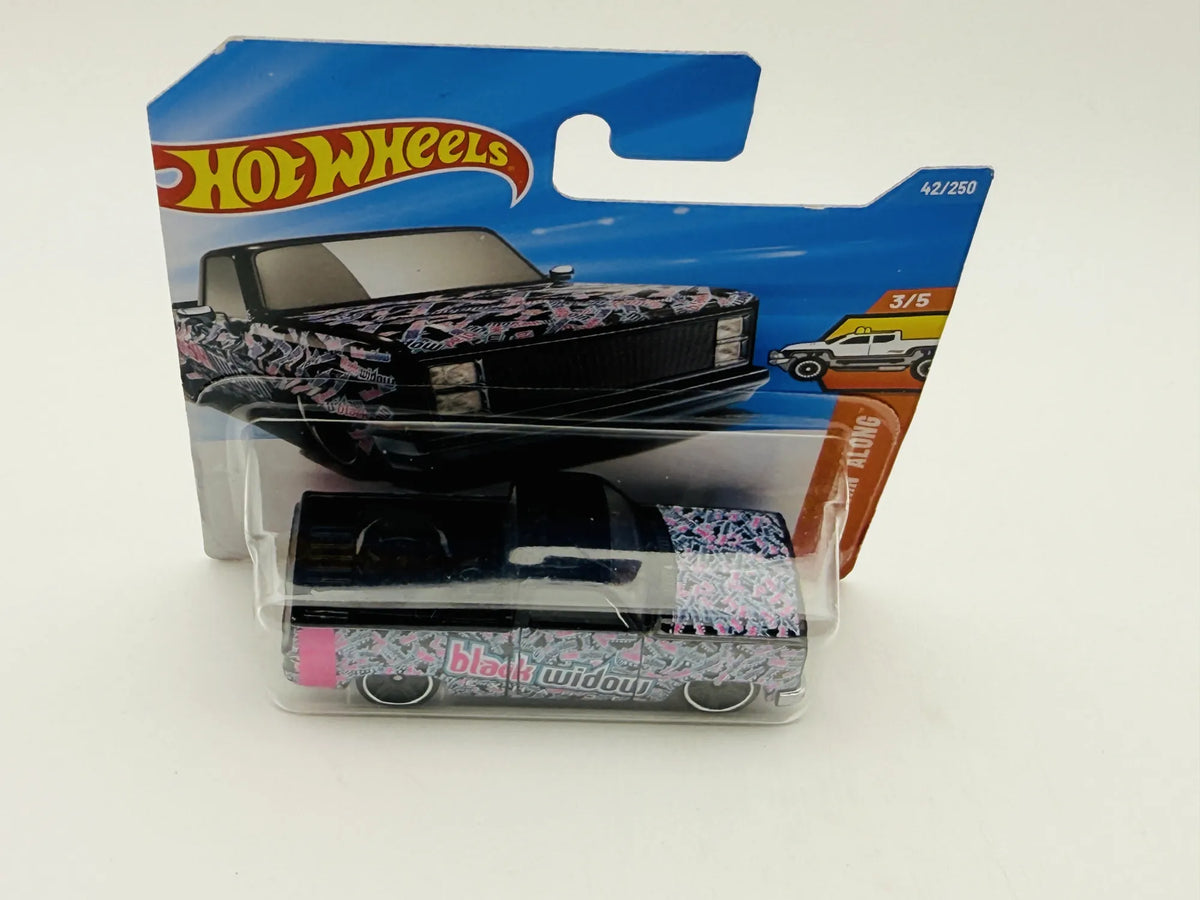 '83 Chevy Silverado Hot Wheels 2026 Truckin' Along 1:64 Pickup black widow – zdjęcie 4