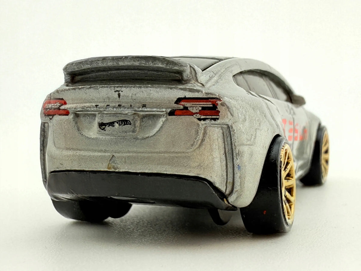 Tesla Model X Mainline Hot Wheels 2018 Srebrny 1:64 – zdjęcie 4