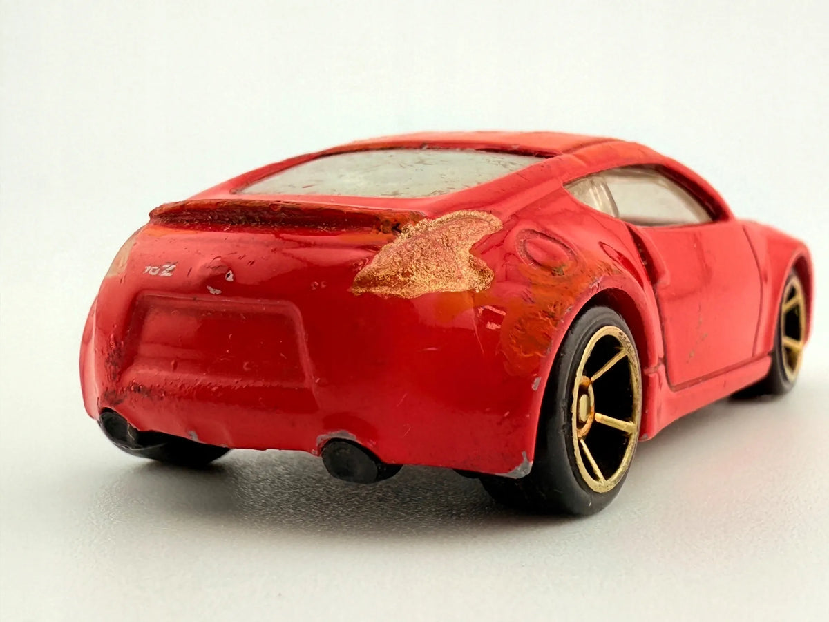 Nissan 370Z Hot Wheels Czerwony 1:64 – zdjęcie 4