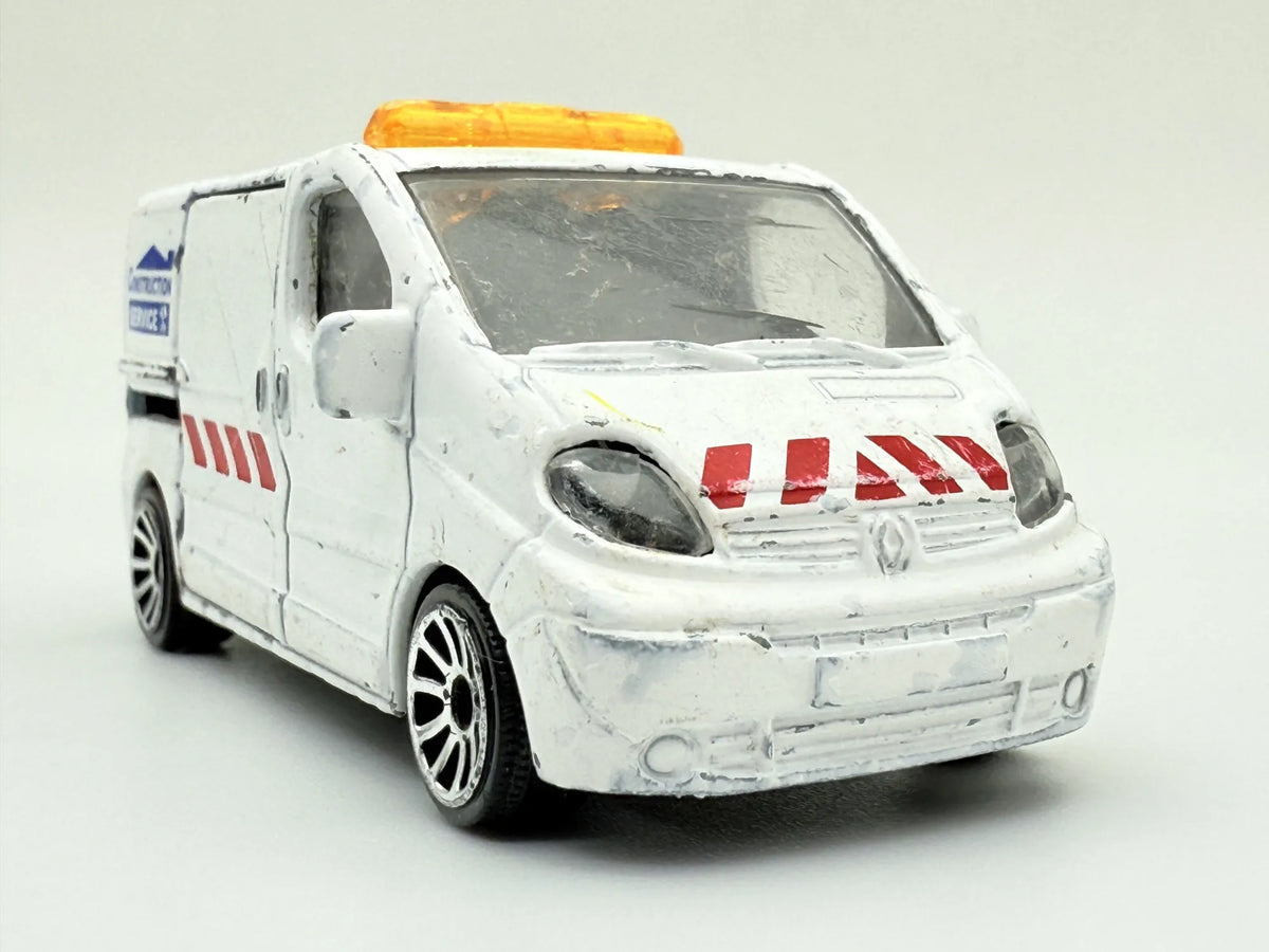 RENAULT TRAFIC, Karetka, Majorette, Resoraki, Die cast REF:239B, Biały 1:64 – zdjęcie 4