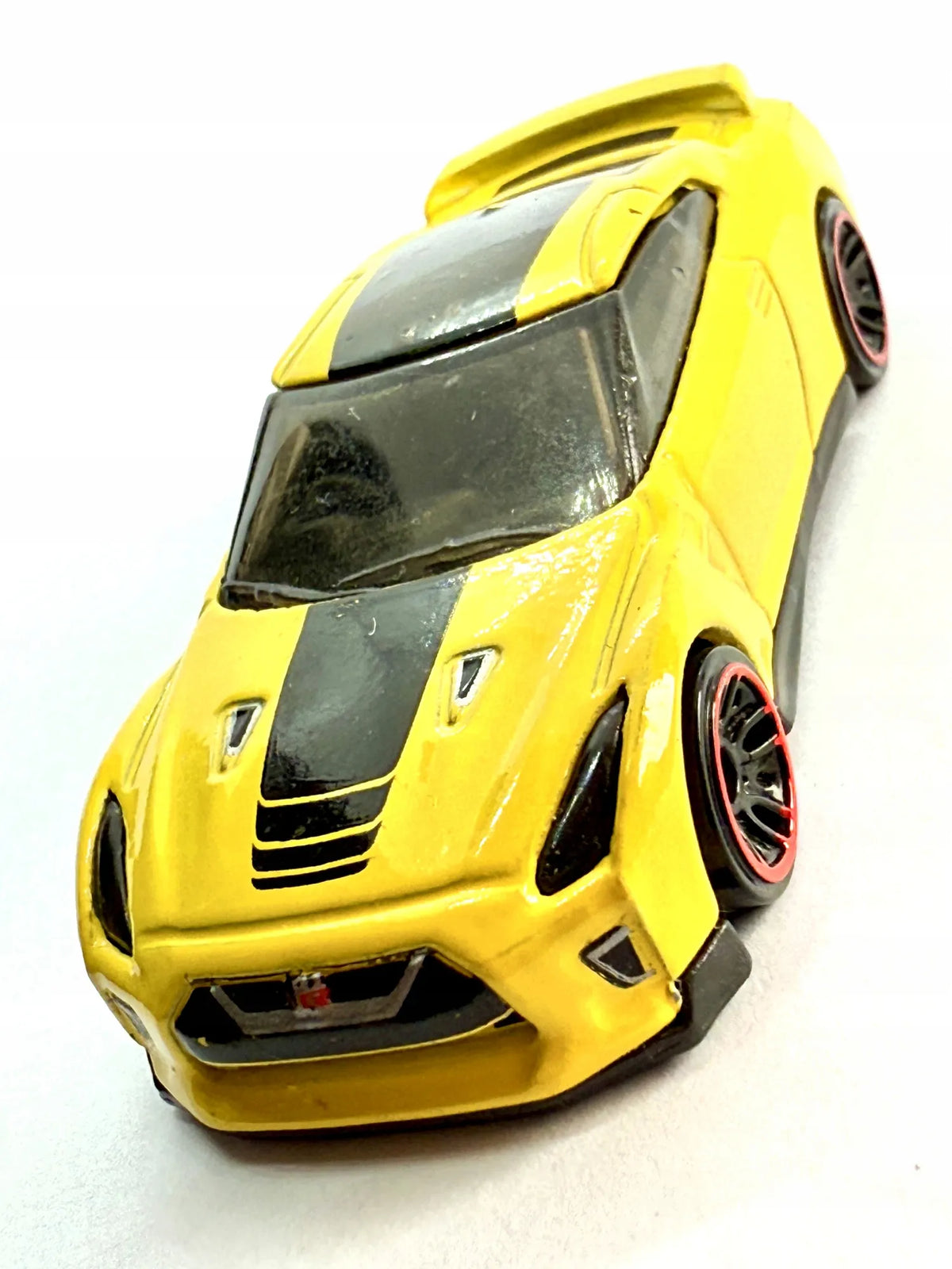 NISSAN GT-R (R35), Hot Wheels, Resoraki, Die cast Dtw99, Żółty, 1:64 – zdjęcie 5