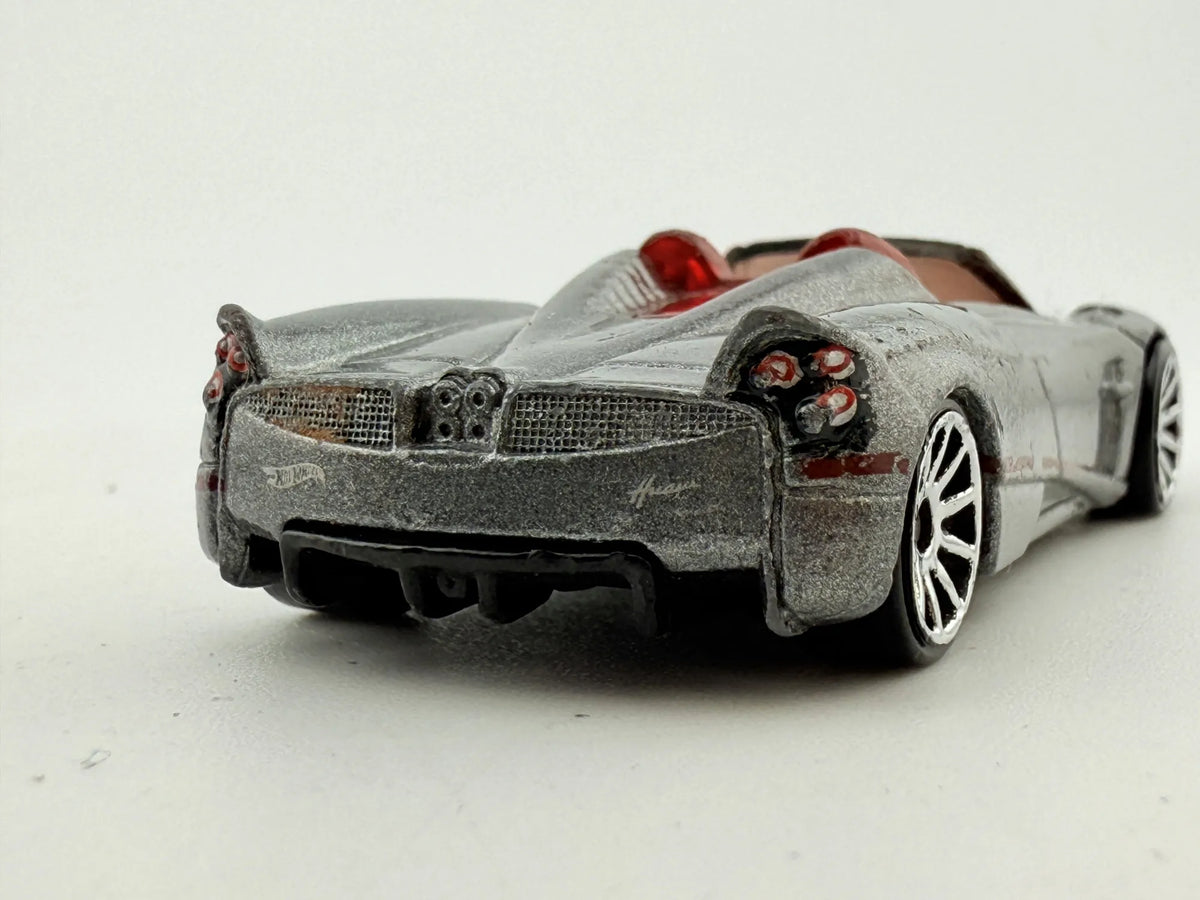 Pagani Huayra Roadster Hot Wheels Srebrny 1:64 – zdjęcie 5