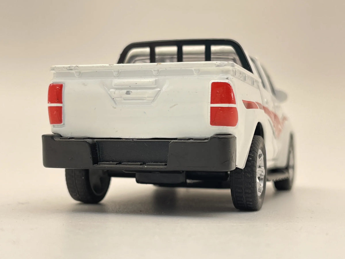Jak Toyota Hilux Pickup 4X4, Resoraki, Die cast 1:36, biały – zdjęcie 5