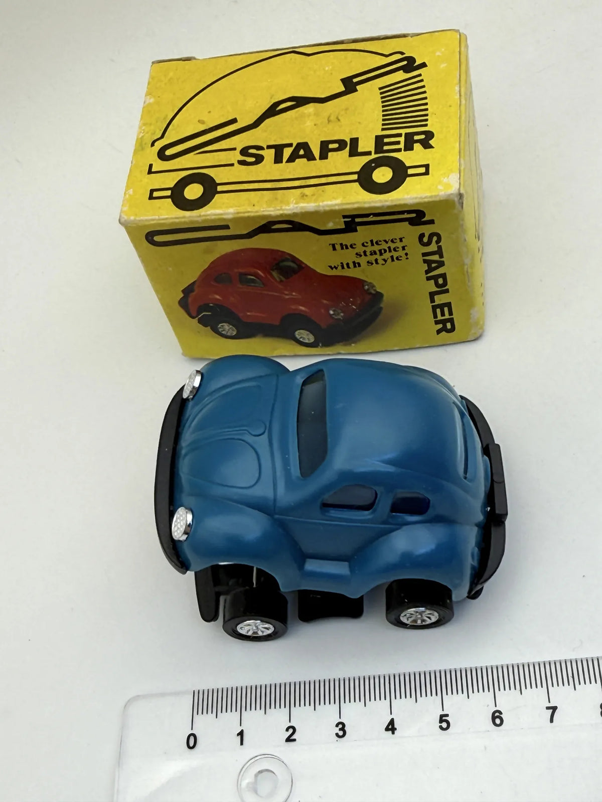 VOLKSWAGEN BEETLE Stapler '90 Niebieski 1:32 Zszywacz – zdjęcie 5