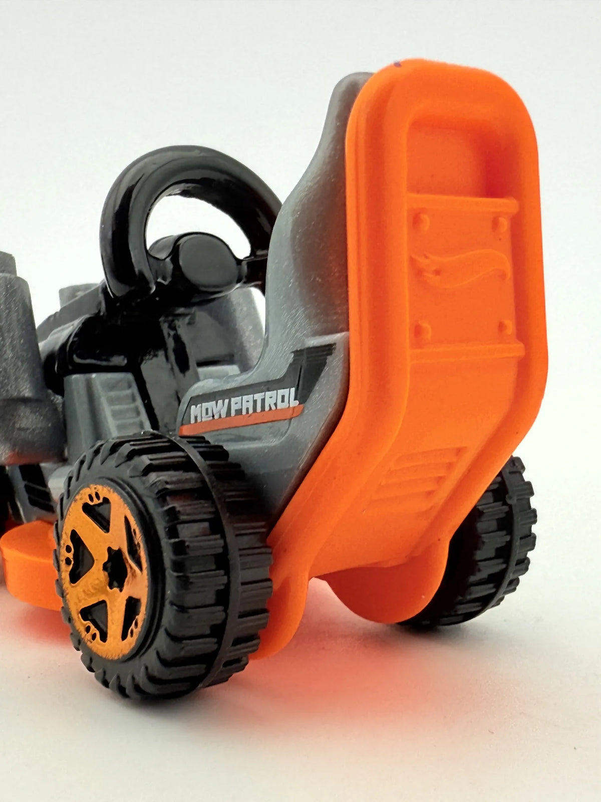 Grass Chomper, Hot Wheels 2015, die cast resoraki, szary i pomarańcz. 1:64 – zdjęcie 5