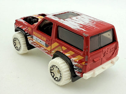 Nissan Patrol Custom Hot Wheels 2022 Czerwony 1:64 – zdjęcie 5