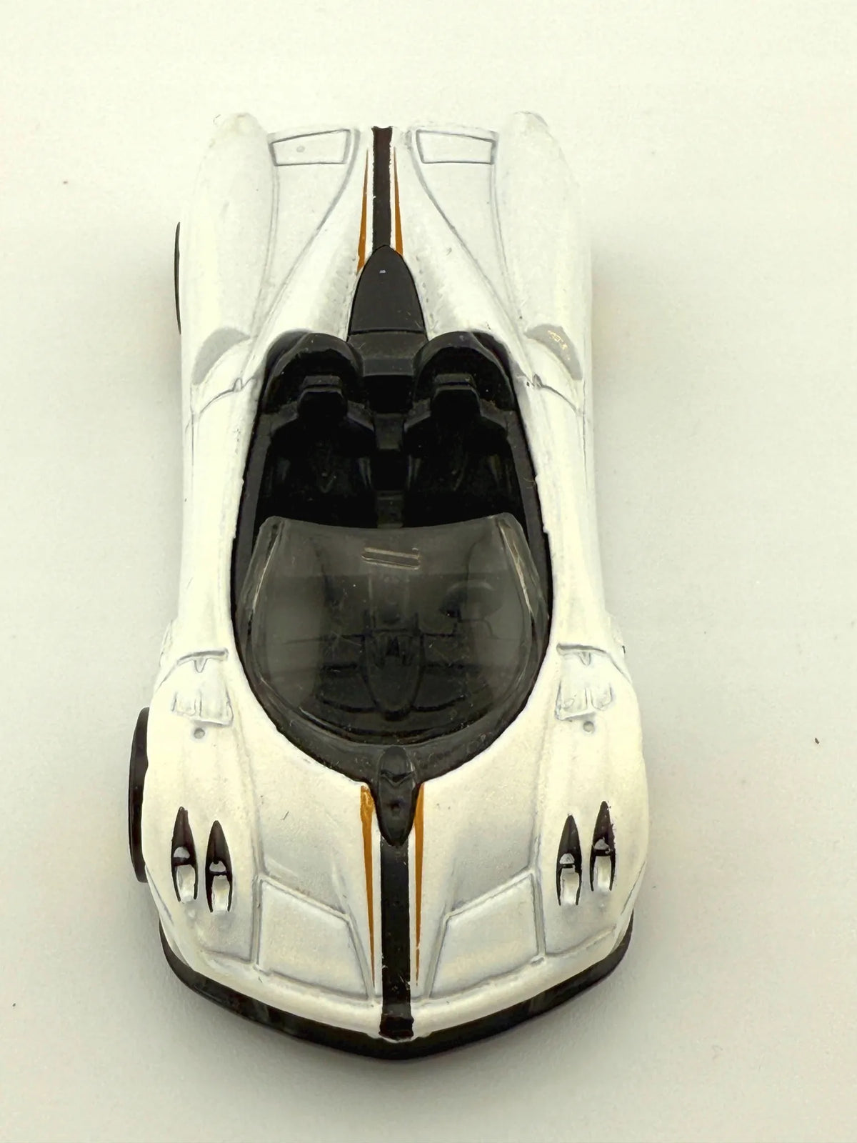 PAGANI HUAYRA ROADSTER, Hot Wheels 2017, Resoraki Die cast DTW86 Biały 1:64 – zdjęcie 5