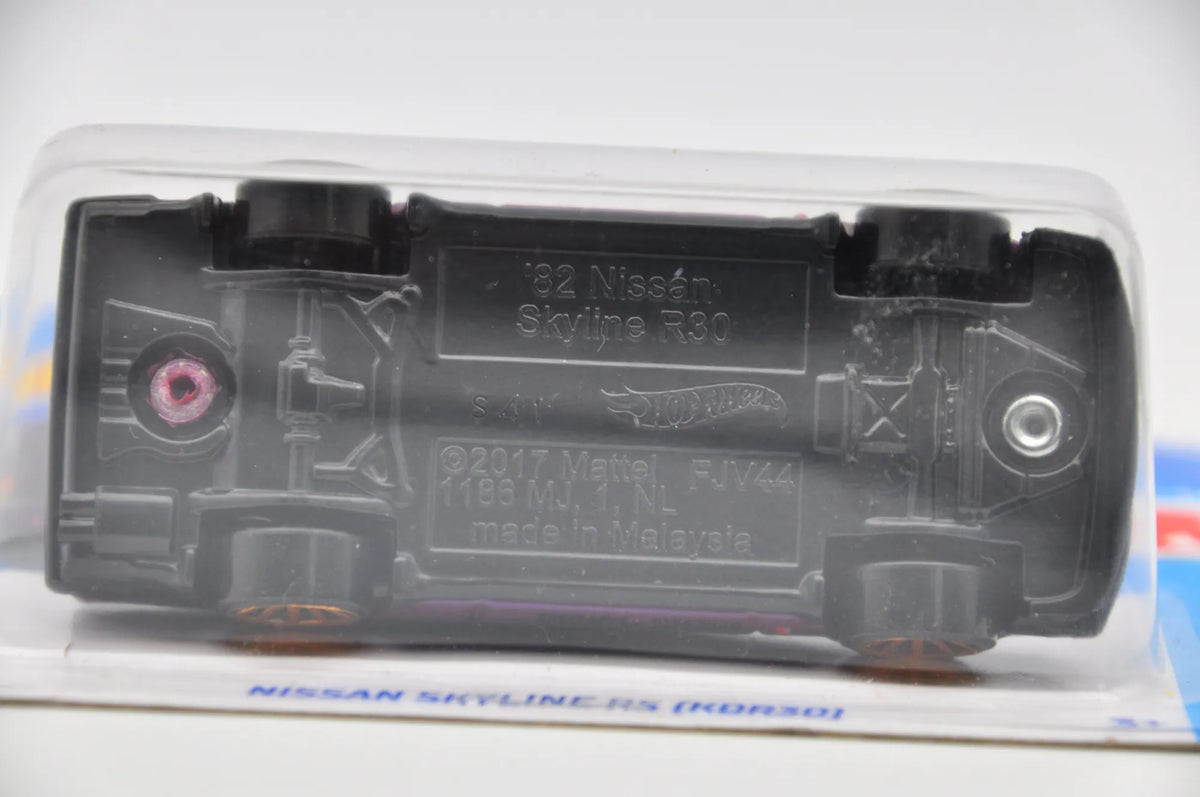NISSAN SKYLINE RS (KDR30) Hot Wheels 2024 Fioletowy 1:64 – zdjęcie 5