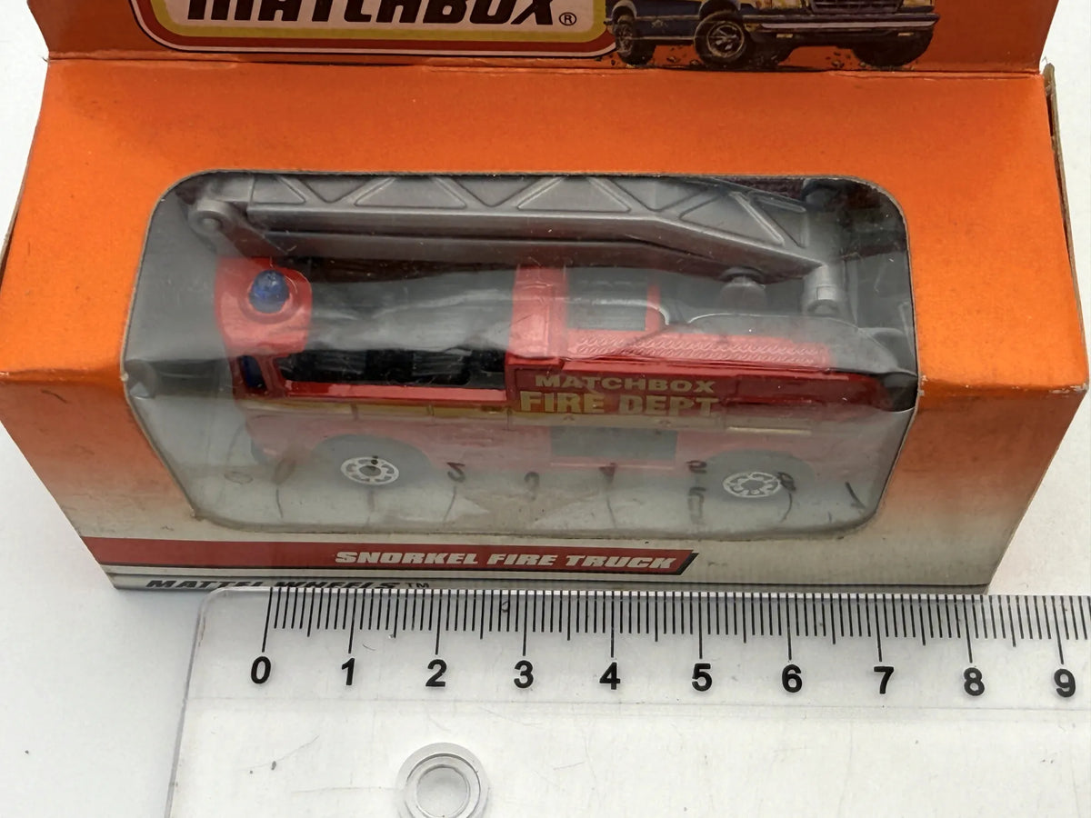 Ciężarówka SNORKEL FIRE TRUCK Straż pożarna Matchbox 1997 Czerwony 1:64 – zdjęcie 5