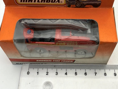 Ciężarówka SNORKEL FIRE TRUCK Straż pożarna Matchbox 1997 Czerwony 1:64 – zdjęcie 5