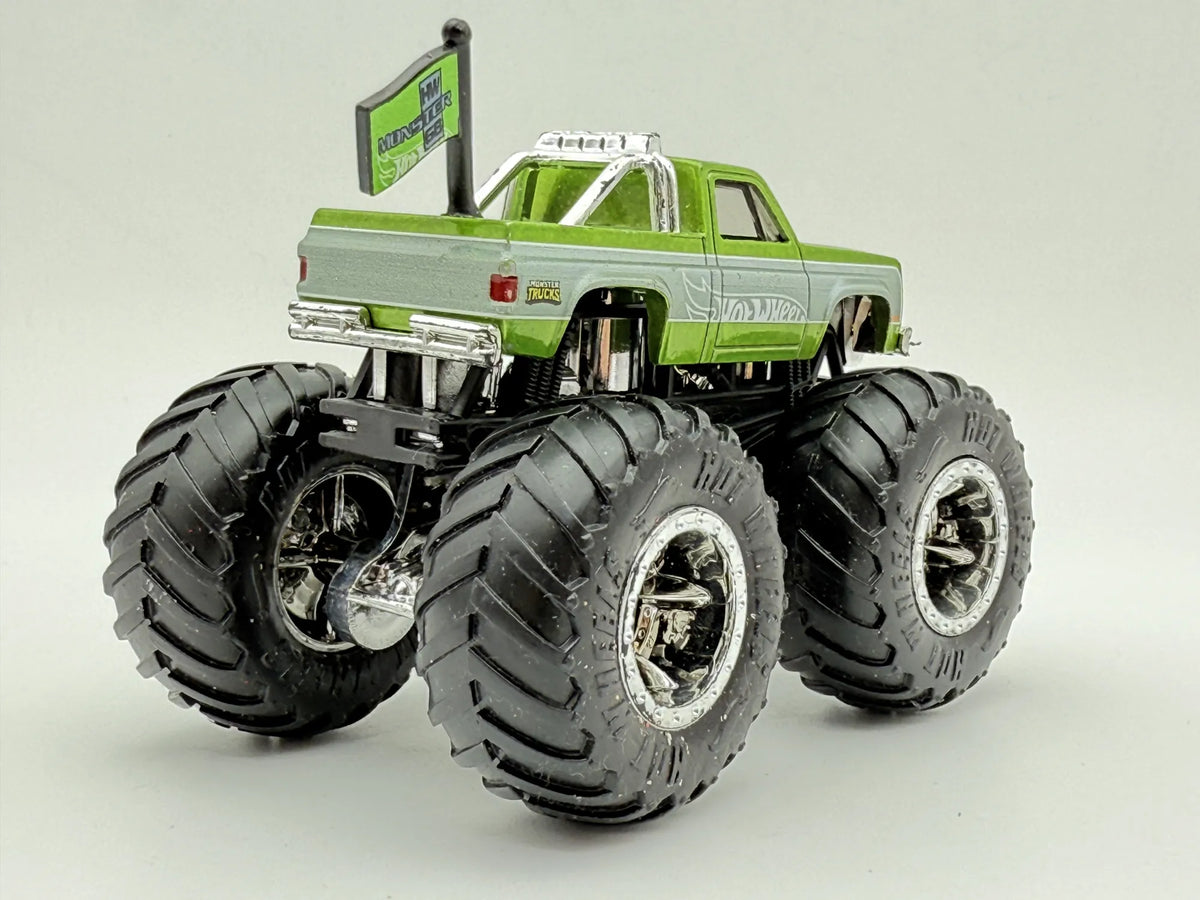 MONSTER TRUCK Chevrolecie Silverado 1983, Hot Wheels, Die cast MT, 1:64 – zdjęcie 5