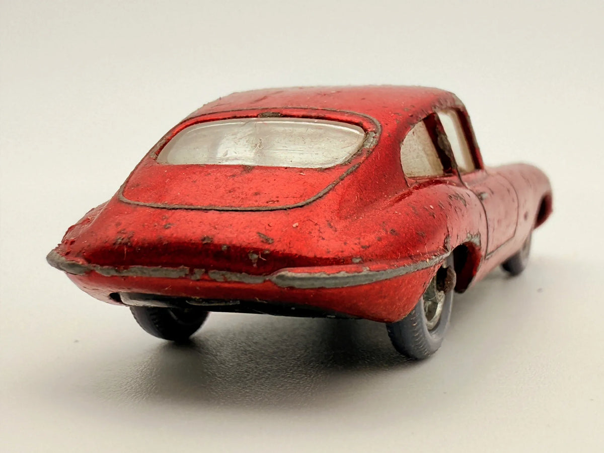 E Type Jaguar Lesney Czerwony 1:64 Made in Anglia – zdjęcie 5