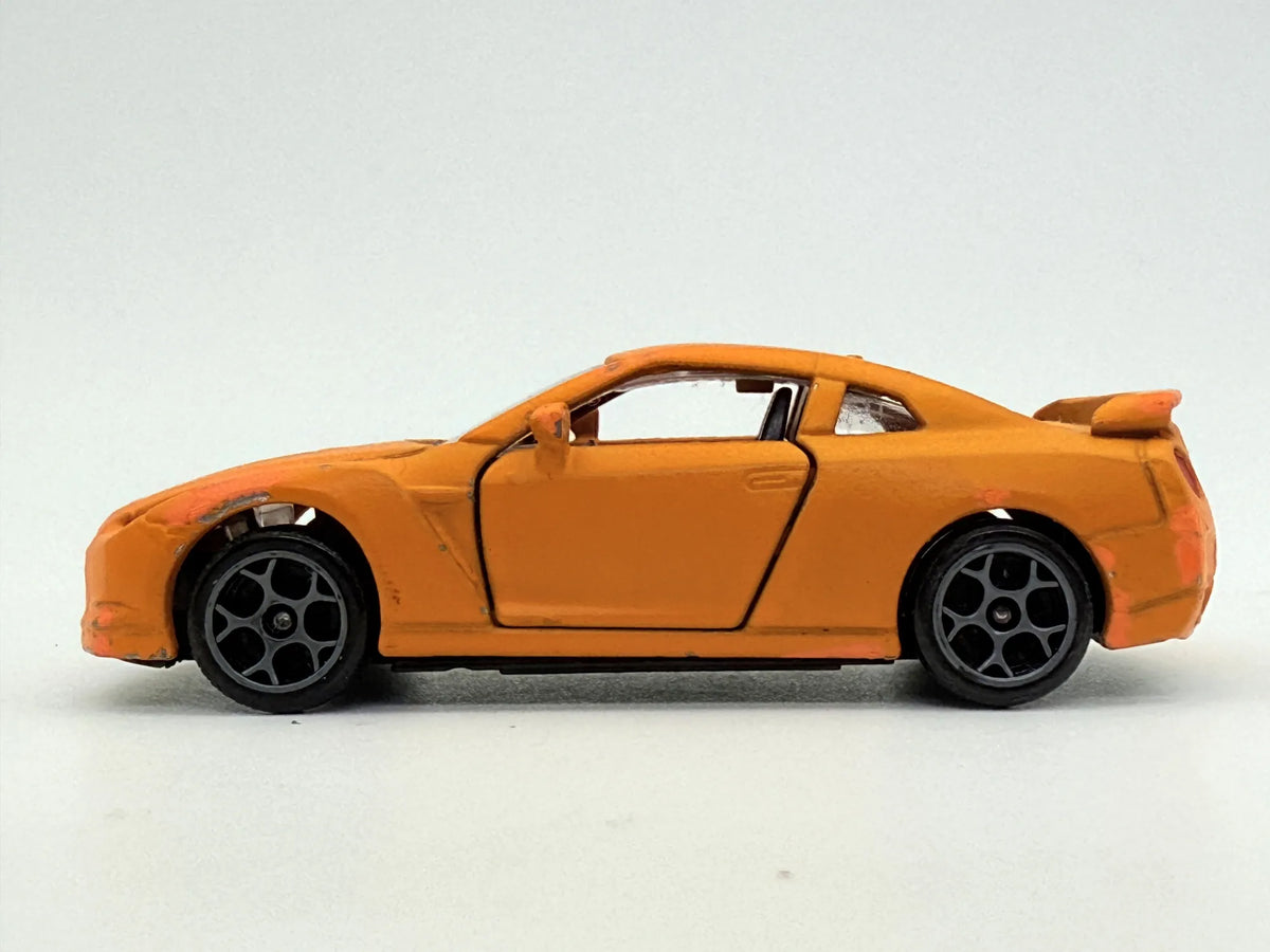 Nissan Gtr Majorette Pomarańczowa 1:61 – zdjęcie 5