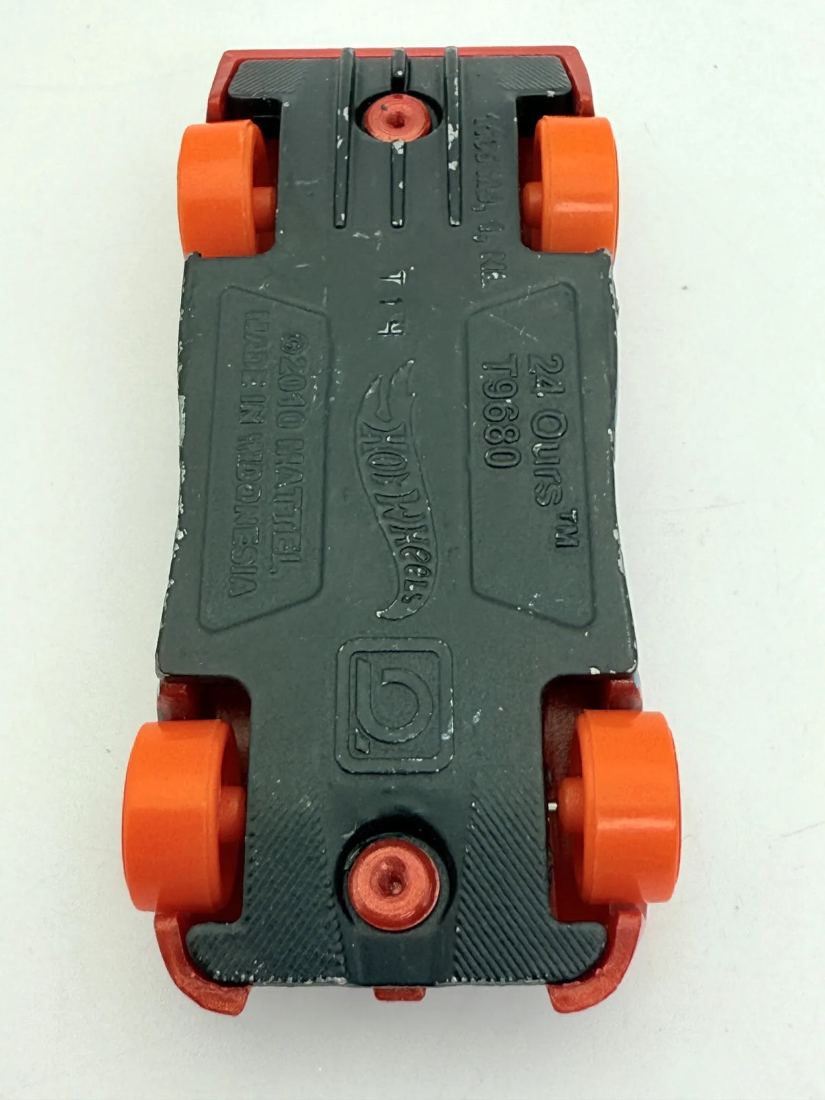 24 Ours Hot Wheels Czerwony 1:64 – zdjęcie 5
