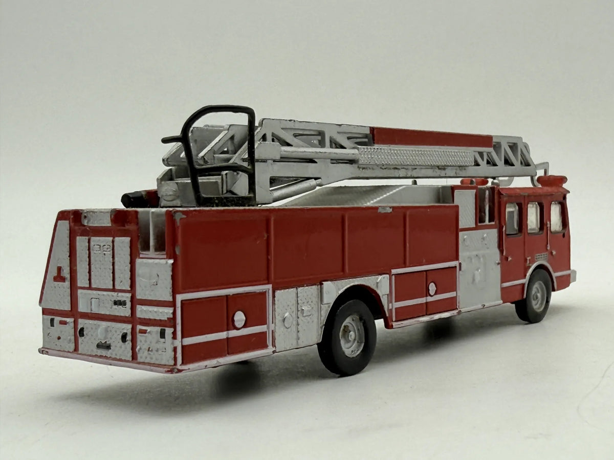 HEAVY-DUTY FIRE DEPARTMENT LADDER TRUCK, Straż pożarna, AmerCom, 1:72 – zdjęcie 5