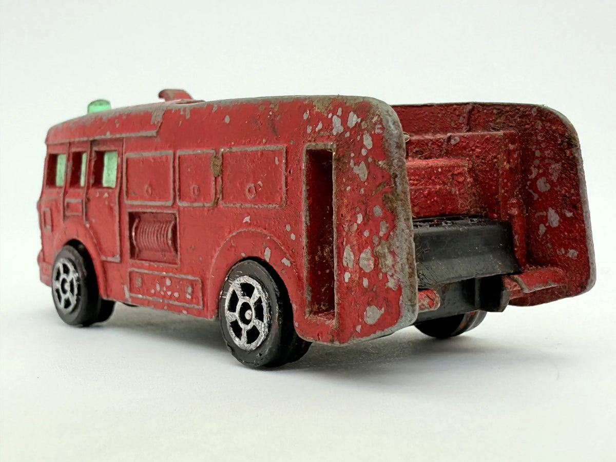 Fre Fire Tender Corgi Czerwony 1:64 Made in Wielka Brytania – zdjęcie 5