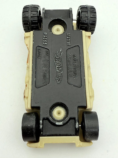 Batmobile Hot Wheels Beżowy 1:64 – zdjęcie 5
