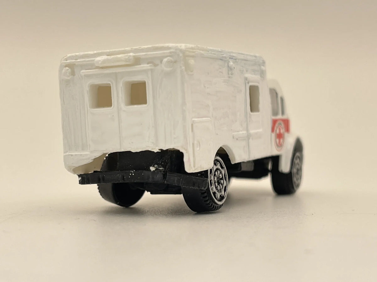 Ambulans, Ciężarówka, Resoraki, Die cast 1:64 – zdjęcie 5